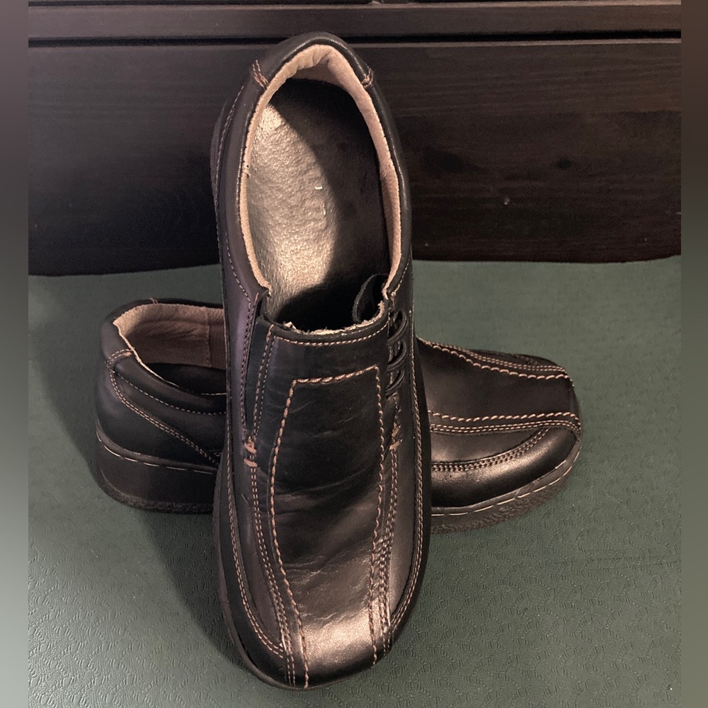NWOT B.U.M Equipment Leather Shoe